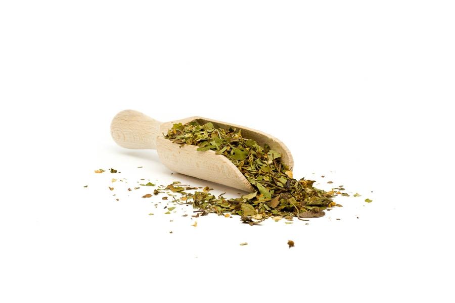 Weißdornblätter mit Blüten - geschnitten